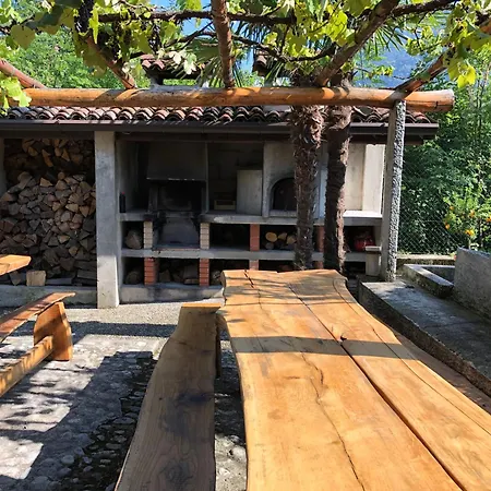 Casa Della Gioia - Due Balconi Guest house Castelveccana